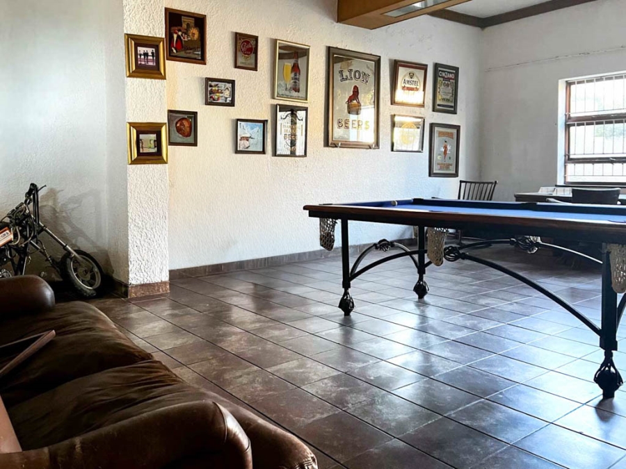 8 Bedroom Property for Sale in Herolds Bay Western Cape